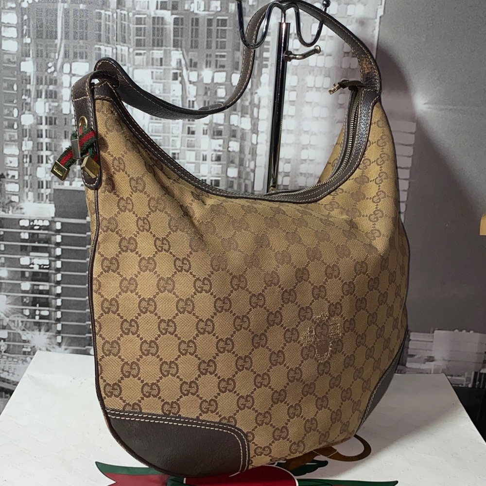 Authentic GUCCI Sherry Line Shoulder Bag - Picture 4 of 16